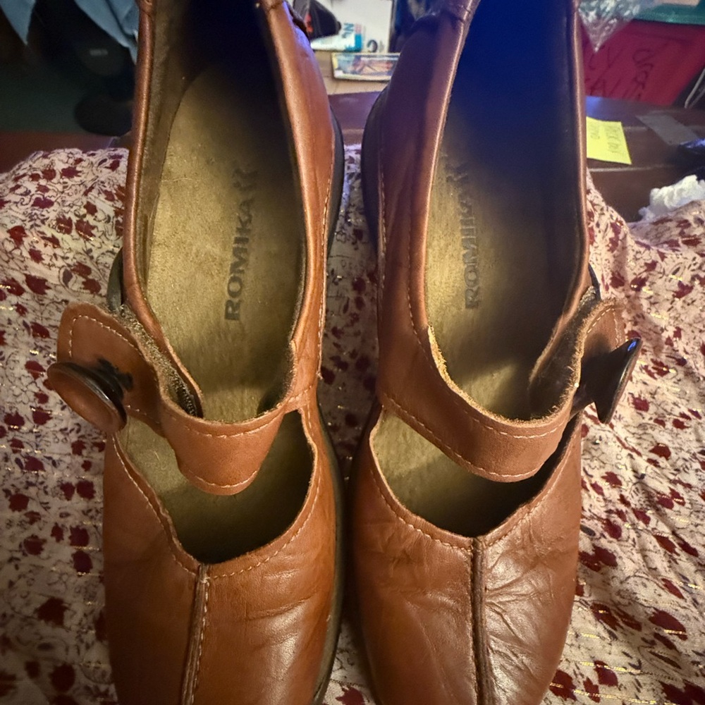 Well made higher end leather shoes.   Old school European brand!!!!